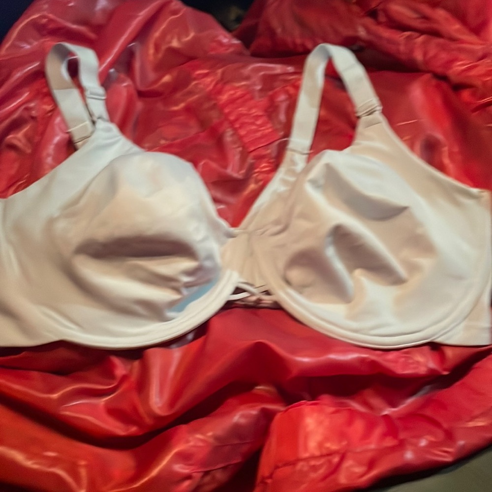 44 D preowned used BRA seamless underwire VANITY FAIR